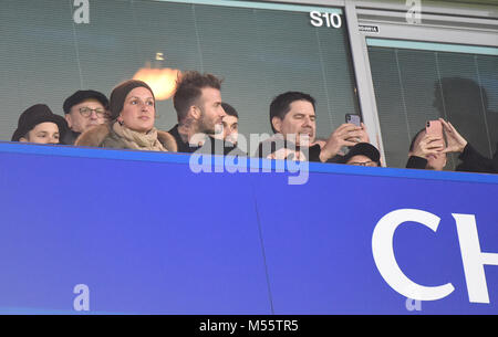 Londra, Regno Unito. Xx Febbraio 2018. David Beckham orologi durante la UEFA Champions League Round di 16 prima gamba match tra Chelsea e Barcellona a Stamford Bridge il 20 febbraio 2018 a Londra, Inghilterra. Credito: Immagini di PHC/Alamy Live News Foto Stock