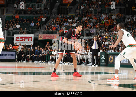 Coral Gables, Florida, Stati Uniti d'America. 24 gen 2018. Anas Mahmoud #14 di Louisville in azione durante il NCAA pallacanestro tra gli uragani di Miami e il Louisville Cardinali in Coral Gables, Florida. Il 'Canes sconfitto i Cardinali 78-75. Credito: csm/Alamy Live News Foto Stock