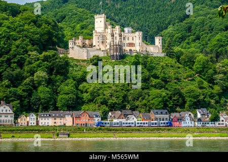 Castello di Stolzenfels a valle del Reno vicino a Coblenza, Germania. Foto Stock