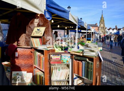 Pressione di stallo di antiquariato a rother street farmers market stratford upon avon warwickshire, Regno Unito Foto Stock