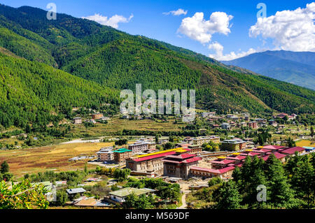 In prospettiva di una parte di Thimphu, Thimpu, la capitale del Bhutan e l'area circostante Foto Stock