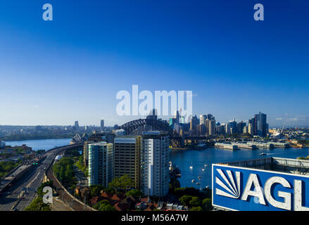 Vista del Porto di Sydney tra cui l'Opera House, Harbour Bridge e il quartiere affaristico centrale di Sydney, NSW, Australia Foto Stock