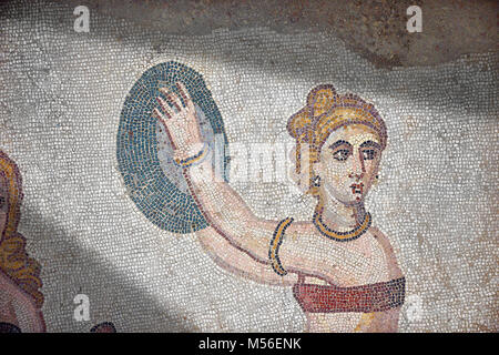 Mosaico dettaglio fron la Sala delle dieci ragazze Bikini, camera n. 30, dall'ambulacro della grande caccia, la camera No 28, presso la Villa Romana del Casale wh Foto Stock