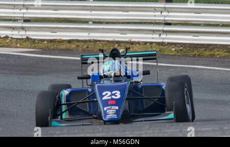 Billy Monger (#BillyWhizz) Test ad Oulton Park, il circuito Feb 2018. Prima sessione poiché il suo terribile incidente nel 2017. Foto Stock