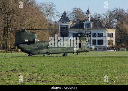 Olst Feb 7 2018: Amry e Air Force esercizio in elicottero Foto Stock