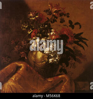 Fiori in un marmo bianco vaso... Foto Stock