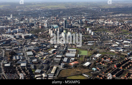 Vista aerea del Sheepscar guardando nel centro cittadino di Leeds, West Yorkshire, Regno Unito Foto Stock