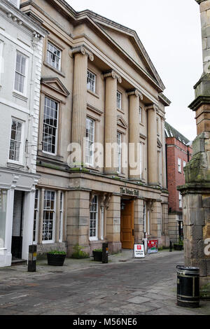 Una delle (8) immagini in questa breve serie relative alle popolari high street le aziende di commercio al dettaglio e periodo locale architettura. La Sala della Musica visualizzati qui. Foto Stock