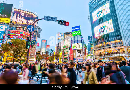 Incrocio di Shibuya Tokyo Giappone Hachiko Square Foto Stock