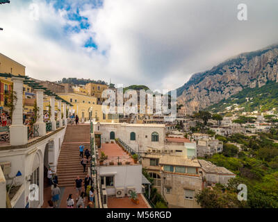 Vista da Capri centro città a Monte Solaro, Capri, Italia. Foto Stock