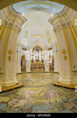 Interno del San Michele chiesa in Anacapri, il pavimento in mosaico di Leonardo Chiaiese. Foto Stock