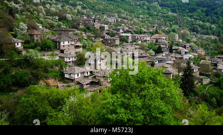 Kovachevitsa- un piccolo villaggio situato nel western sui Monti Rodopi Foto Stock