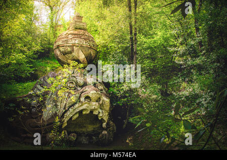 Foresta del male statua Bomarzo bosco sacro - Italia Foto Stock