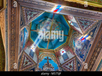 Raggi di sole, decorazione policromo, cupola alla Chiesa Greco-Cattolica, villaggio di Iltsi vicino Verkhovyna, Carpazi, Regione Hutsul, Ucraina Foto Stock