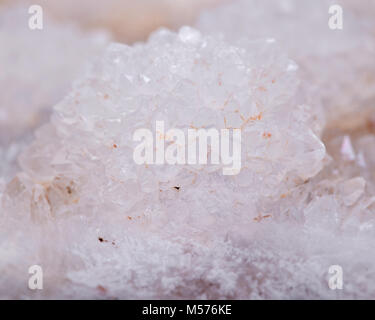 Alto grado di Aurora Rainbow cluster di quarzo da India Foto Stock