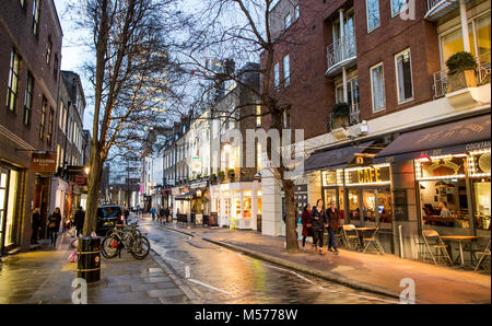 Monmouth Street di notte il West End di Londra REGNO UNITO Foto Stock