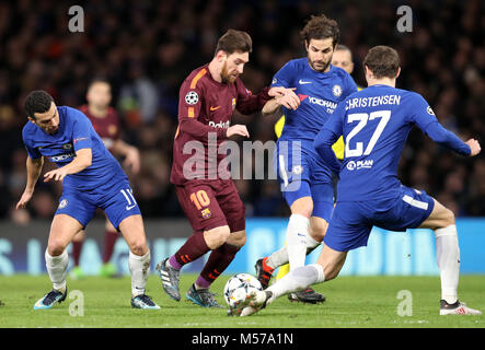 Barcellona il Lionel Messi (centro) durante la UEFA Champions League round di sedici, prima gamba corrispondono a Stamford Bridge, Londra. Foto Stock