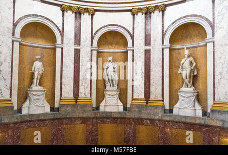 Berlino - 20 ottobre 2016: Federico II di Prussia, Leopoldo I, principe di Anhalt-Dessau e Hans Joachim von Zieten statue nel Bode Museum su Museu Foto Stock