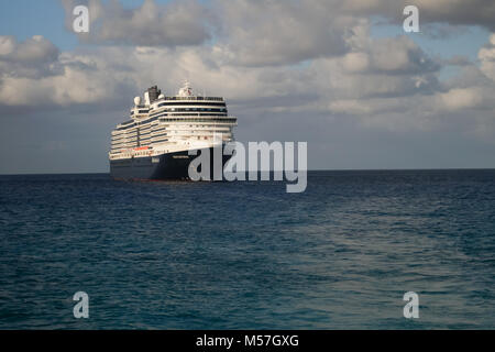 Niew Amsterdam a Half Moon Cay, Bahamas Foto Stock