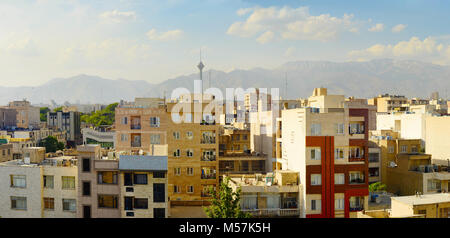 Vista panoramica della città di Teheran al tramonto. Iran Foto Stock