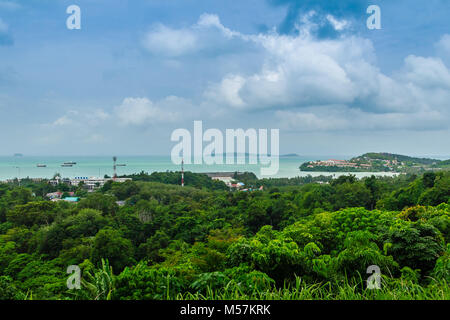 Bellissima vista di Ao Makham (Makham bay) e Cape Panwa, vista da Kao Khad- Ao Yon strada rurale, Tambol Wichit, Amphur Mueang Phuket Phuket Provincia, Foto Stock