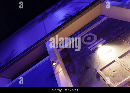 Ingresso della famosa nichtclub 'Tesor' presso la nuova sede in un vecchio impianto di cogenerazione di energia termica ed elettrica in Köpenicker Straße in Berlin Mitte. Foto Stock