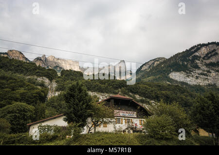 Belle montagne in splendido alpi svizzere in Svizzera, Europa su un viaggio su strada viaggio Foto Stock