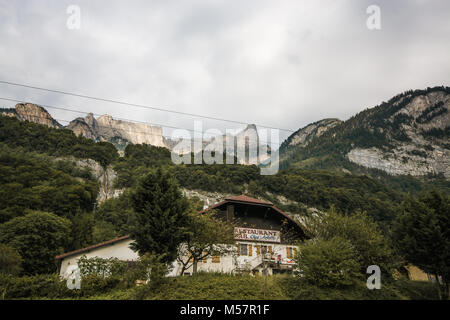 Belle montagne in splendido alpi svizzere in Svizzera, Europa su un viaggio su strada viaggio Foto Stock