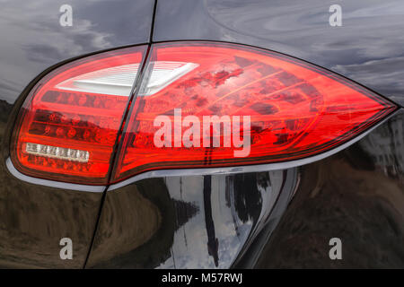 Luce di posizione posteriore di una moderna auto di prestigio Foto Stock