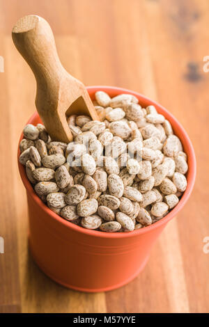 Essiccato fagioli borlotti in tazza. Foto Stock