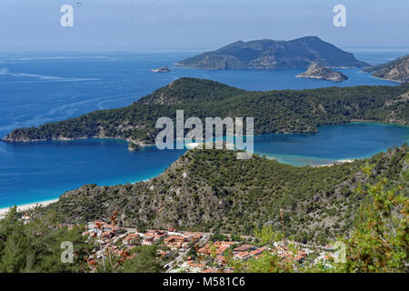 Vista aerea di Oludeniz Bay sulla costa mediterranea della Turchia Foto Stock