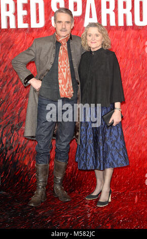 Foto deve essere accreditato ©Alpha premere 078237 19/02/2018 Jeremy Irons e la moglie Sinead Cusack presso il Red Sparrow Premiere europeo tenutosi a Vue West End di Londra Foto Stock