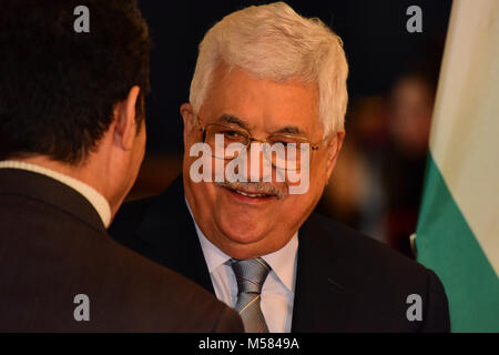 Presidente Abbas incontra ben wishers. Il presidente palestinese Mahmoud Abbas ha partecipato ad un Consiglio di Sicurezza delle Nazioni Unite ha sale riunioni dove Nicolay Mladenov, il segretario generale del rappresentante personale per questioni mediorientali ha offerto una relazione. Anche in partecipazione in cui diplomatici palestinesi, ministro degli Affari Esteri Riyad al-Maliki e rappresentante permanente Dr Riyad Mansour. Jared Kushner e Nikki Haley ha rappresentato gli Stati Uniti e Danny Danon era a portata di mano per Israele. Dopo la relazione, signor Abbas ha salutato ben wishers che in oriente lounge prima di un incontro con il Segretario Generale Antonio Guterres in Foto Stock