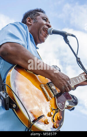 Miami Florida, Adrienne Arsht Performing Arts Center, centro, teatro dell'opera Ziff, case, secondo sabato, attività per famiglie gratuite, Joey Gilmore Blues Band, mus Foto Stock