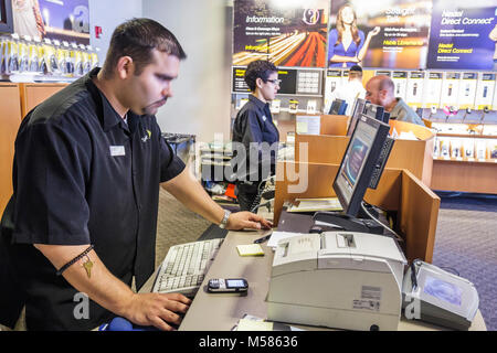 Miami Beach Florida,Washington Avenue,Sprint Nextel Store,smartphone smartphone cellulari smartphone smartphone smartphone smartphone smartphone smartphone smartphone smartphone smartphone smartphone smartphone, controllo cercando di leggere messaggi di testo Foto Stock