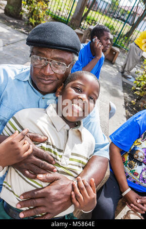 Miami Florida,Liberty City,African Square Park,centro città,basso reddito,povertà,economico,Black Blacks African African African African Minority,uomo uomini maschio adulto Foto Stock