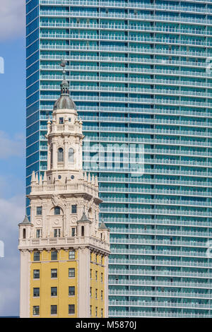 Miami Florida, Biscayne Boulevard, grattacieli grattacieli edificio edifici condominio appartamenti residenziali alloggio, balconi, ar Foto Stock