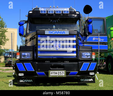 PORVOO, Finlandia - 28 giugno 2014: Blu Scania Vabis 143H vintage carrello sul display a Riverside riunione del carrello 2014 in Porvoo, Finlandia. Foto Stock