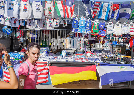 Miami Florida,Homestead,autostrada Route 1,one,mercato agricolo,contadini,contadini',ispanici Latino etnia immigrati minoranza,ragazze ragazze,voi Foto Stock