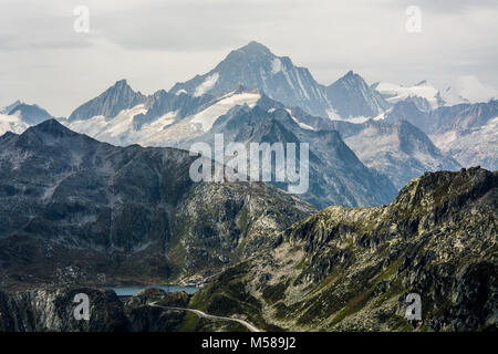 Belle montagne in splendido alpi svizzere in Svizzera, Europa su un viaggio su strada viaggio Foto Stock