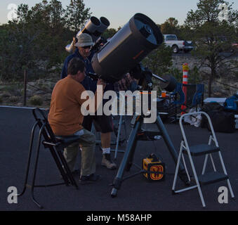 Parco Nazionale del Grand Canyon annuale di Star Party . Per otto giorni ogni anno a giugno, parco i visitatori e i residenti di esplorare le meraviglie del cielo notturno sul Parco Nazionale del Grand Canyon South Rim con il Tucson astronomia amatoriale di associazione e sul bordo nord con il Saguaro Astronomy Club di Phoenix. Gli astronomi dilettanti provenienti da tutto il paese volontariamente le loro competenze e la loro offerta gratuita serale programmi di astronomia e telescopio libera la visualizzazione. Server dei criteri di rete Foto Stock