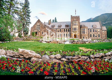 Il vecchio edificio in cascata di giardini di tempo in Banff, il Parco Nazionale di Banff, Alberta, Canada Foto Stock