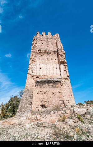 Merola - Castello. Al momento solo la parete tramuntana dell'omaggio tower è conservato. Crollato metà torre terminata con merlature, merli. Puig- Foto Stock