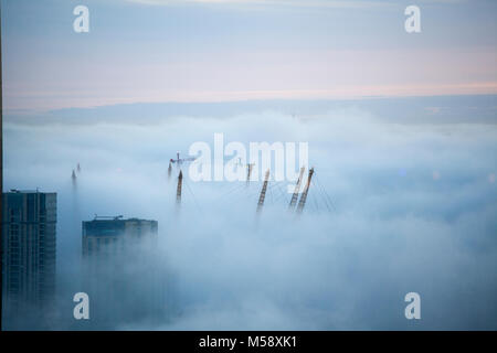 Arena O2 nella nebbia Foto Stock