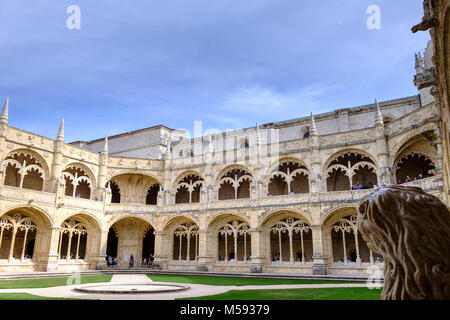 Mosteiro dos Jeronimos chiostri, quartiere Belem, Lisbona, Portogallo Foto Stock