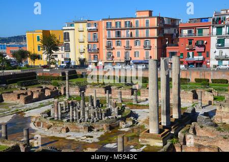 Pozzuoli, un centro storico vicino a Napoli (Campania, Italia): mercato romano Macellum - Tempio di Serapide Foto Stock