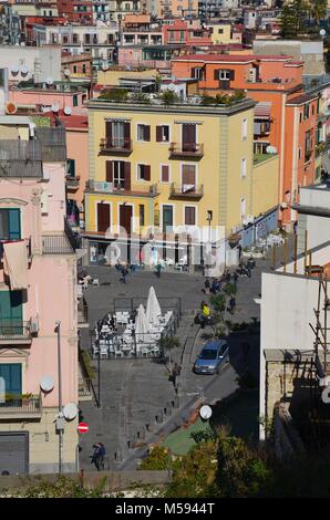 Vista panoramica di Pozzuoli, un centro storico vicino a Napoli (Campania, Italia) Foto Stock