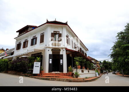 LUANG PRABANG,LAOS-ottobre 11, 2015: ospitalità locale attrae i turisti con la sua qualità e di buon livello sull'Ottobre 11, Luang Prabang, Laos. Foto Stock