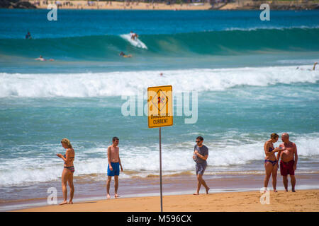 Manly Beach in un giorno di estate con cielo blu, Sydney, Australia Foto Stock