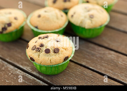 Muffin fatti in casa con prodotti naturali. Inquadratura orizzontale con luce naturale. Foto Stock